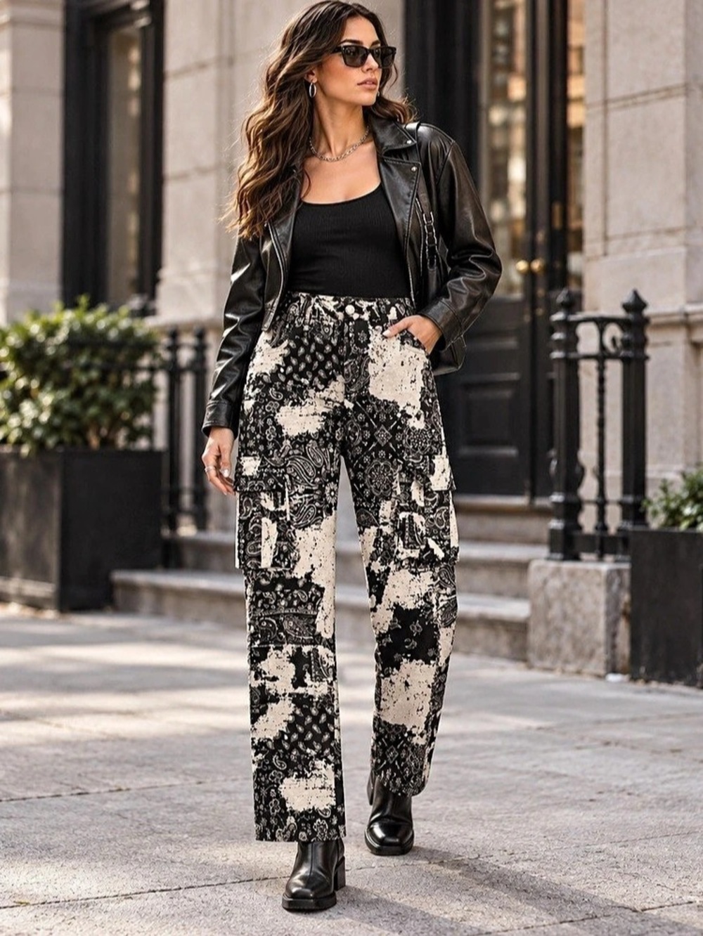 Rebel Yell Paisley Wide Leg Pants in Black & White Waist 28 Like New